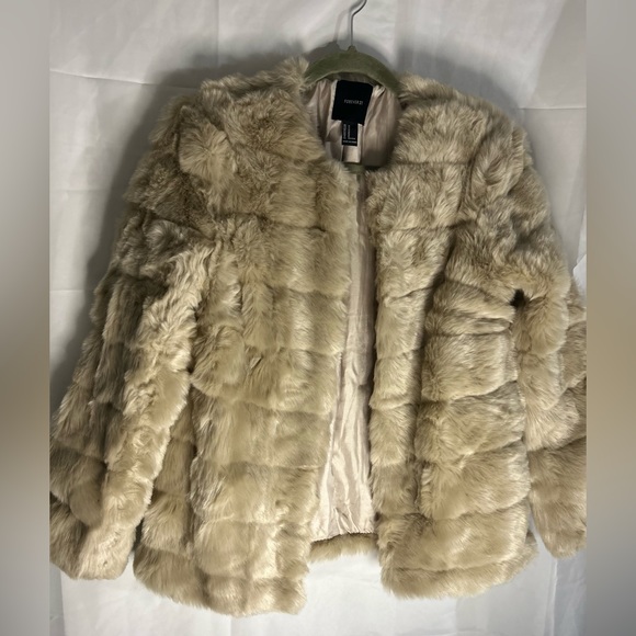 Fur Jacket! - Picture 7 of 9